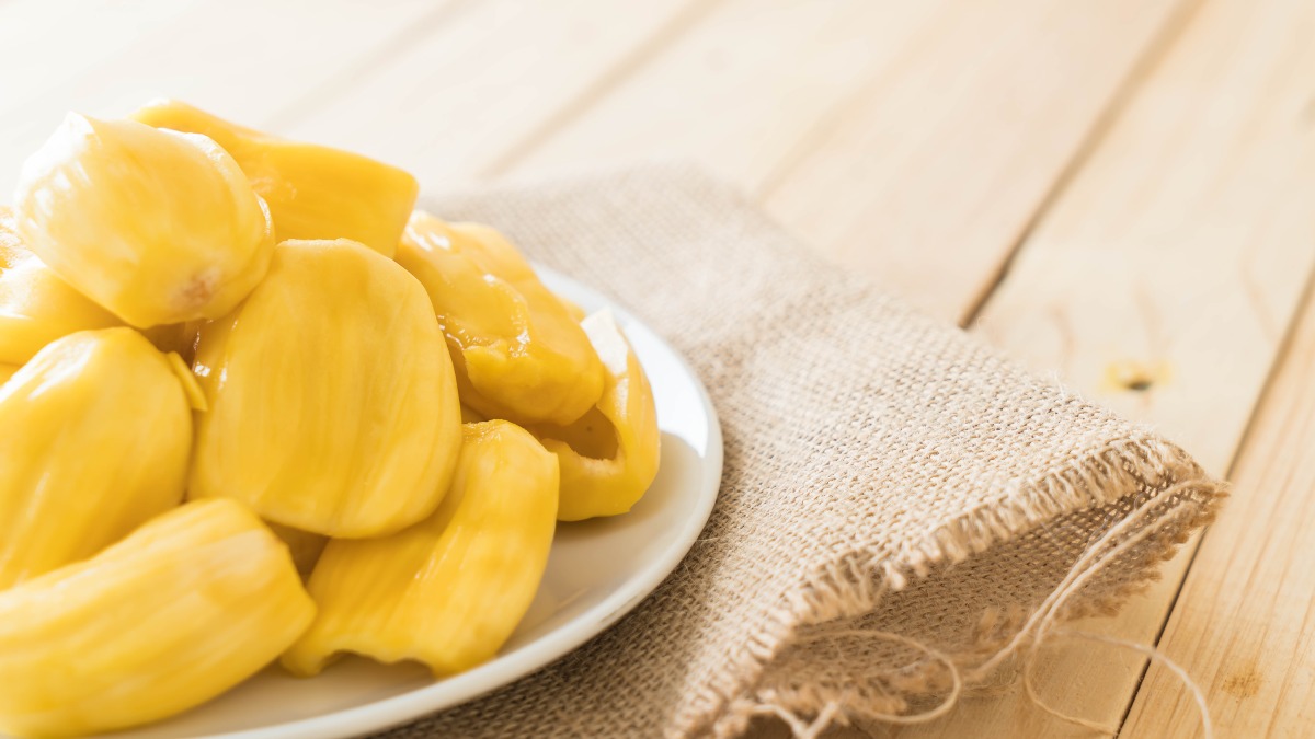 Originária do sul e sudeste da Ásia, a jaca se adaptou bem ao clima brasileiro e passou a fazer parte da alimentação popular (Fotos: Freepik)