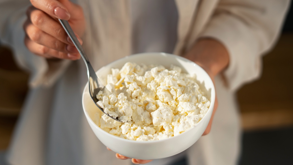 Queijo cottage é um alimento de origem láctea conhecido pela textura leve e pelo sabor suave