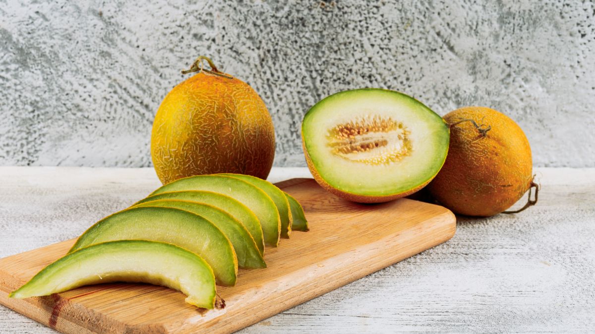 Refrescante, leve e naturalmente doce, o melão é uma das frutas mais queridas dos brasileiros (Foto: Freepik)