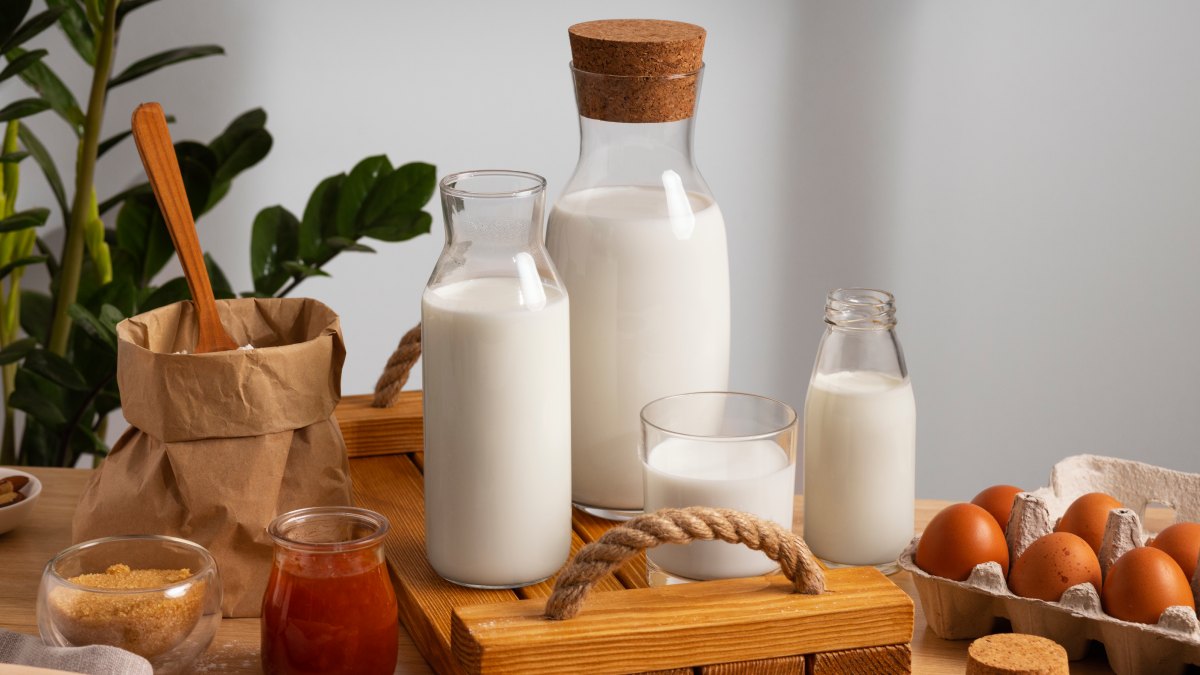 O leite faz parte da alimentação diária de muitas famílias e aparece em diferentes versões nos supermercados