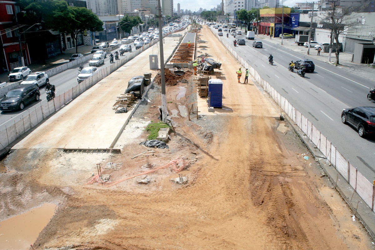 A Prefeitura de São Paulo promete entregar em agosto deste ano as obras do primeiro trecho BRT Radial Leste/Gazeta de S.Paulo