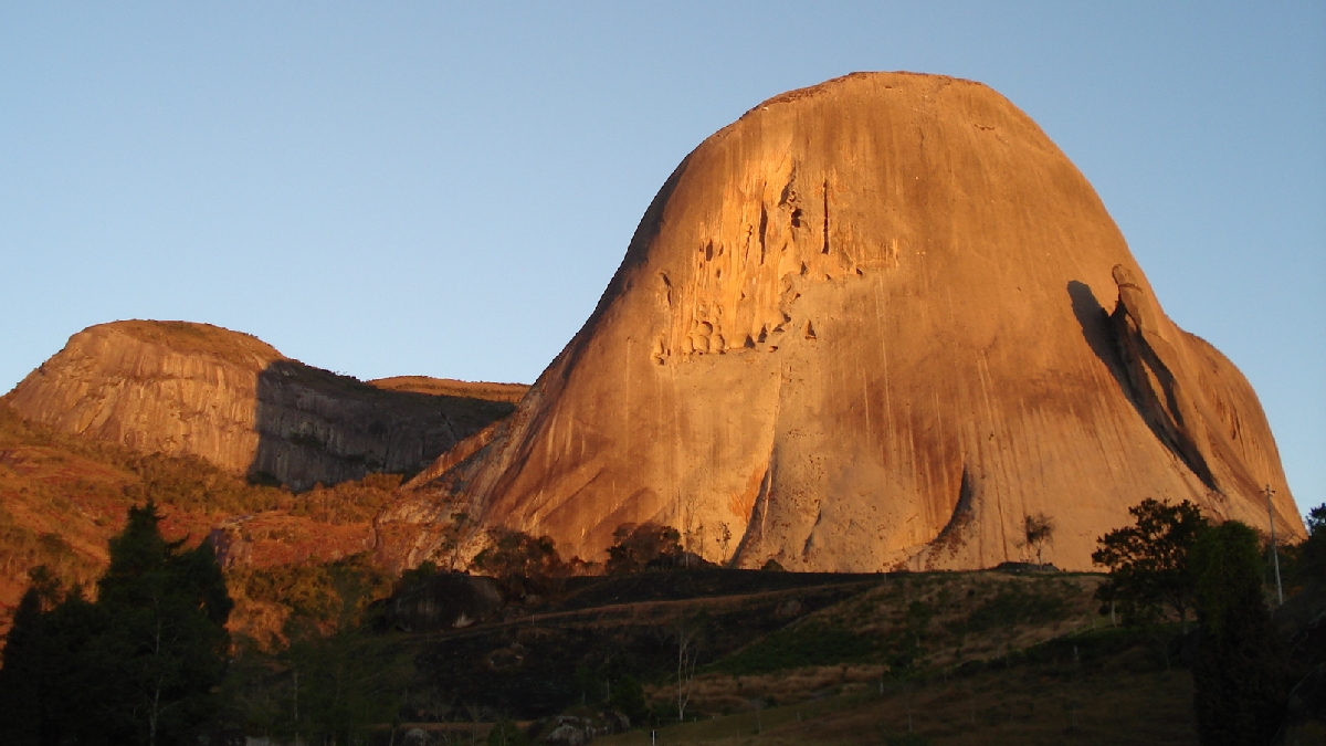 O grande ícone turístico da região é a localidade de Pedra Azul. Ali, uma formação rochosa de granito com 1.882 metros de altura que exibe uma imagem que se assemelha a um lagarto subindo a montanha - (Acervo/Iema-ES)