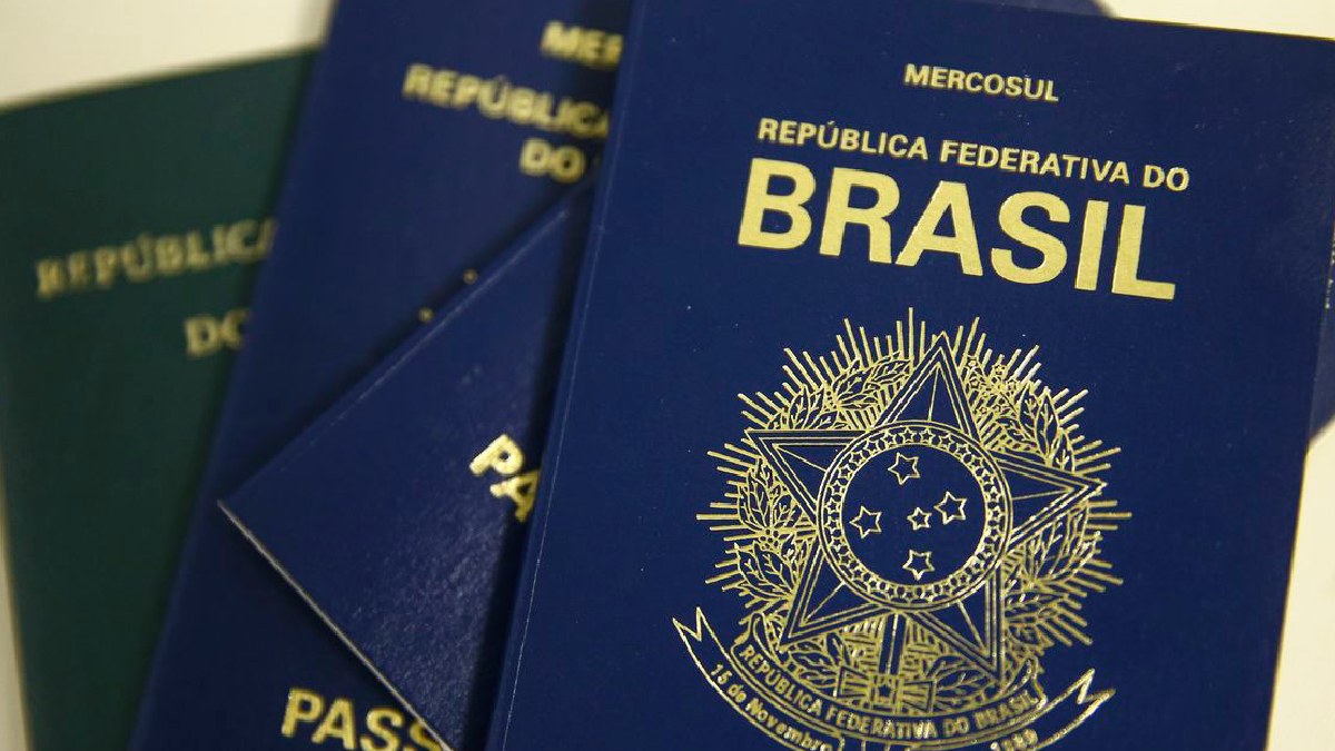 A regra dos seis meses é comum em vários destinos internacionais. Checar o documento antes de viajar evita bloqueio no aeroporto.