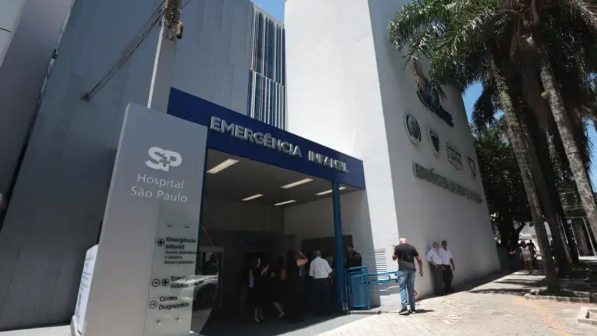 A infraestrutura hospitalar enfrenta o desafio de equilibrar a alta demanda, especialmente em média e alta complexidade, com um orçamento federal frequentemente estrangulado por despesas correntes. Paulo Pinto/Agência Brasil