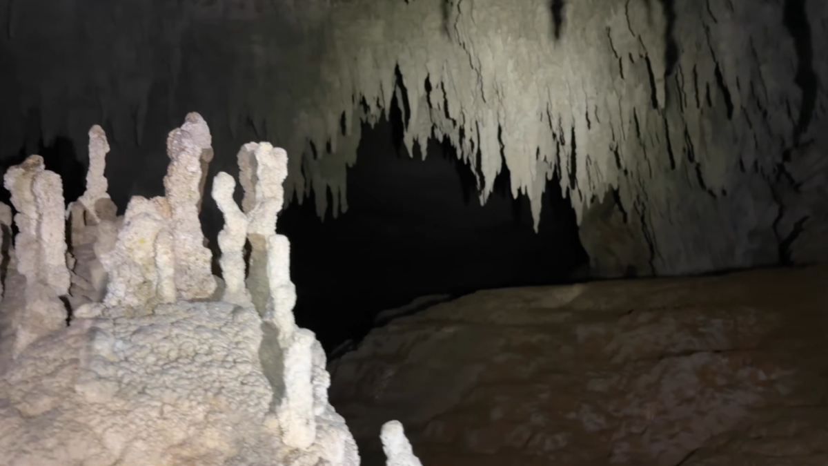 Para garantir a preservação ambiental e a segurança dos turistas, a visitação segue normas rigorosas. - (Fotos: Reprodução/YouTube)