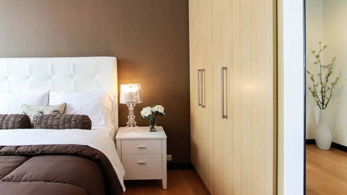 A cama é um dos ambientes mais favoráveis para ácaros porque concentra calor, resíduos do corpo e tecidos que retêm partículas (Foto: Pexels)