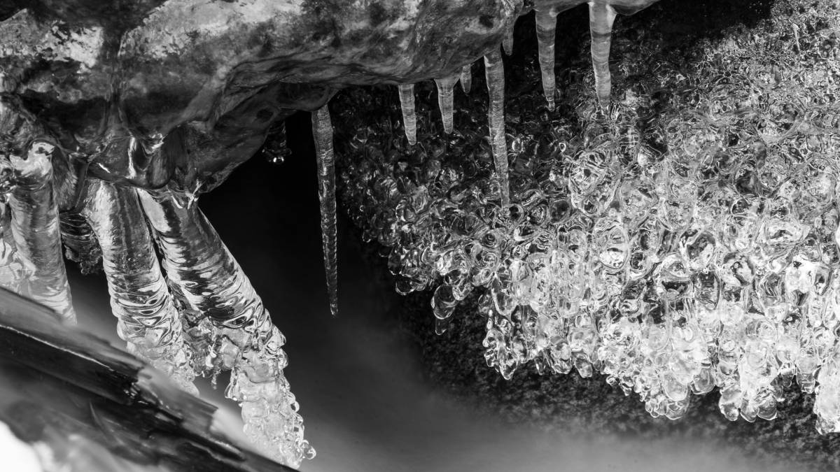 Cavernas profundas mostram como a geologia subterrânea pode criar ambientes visualmente extremos (Foto: Pexels)