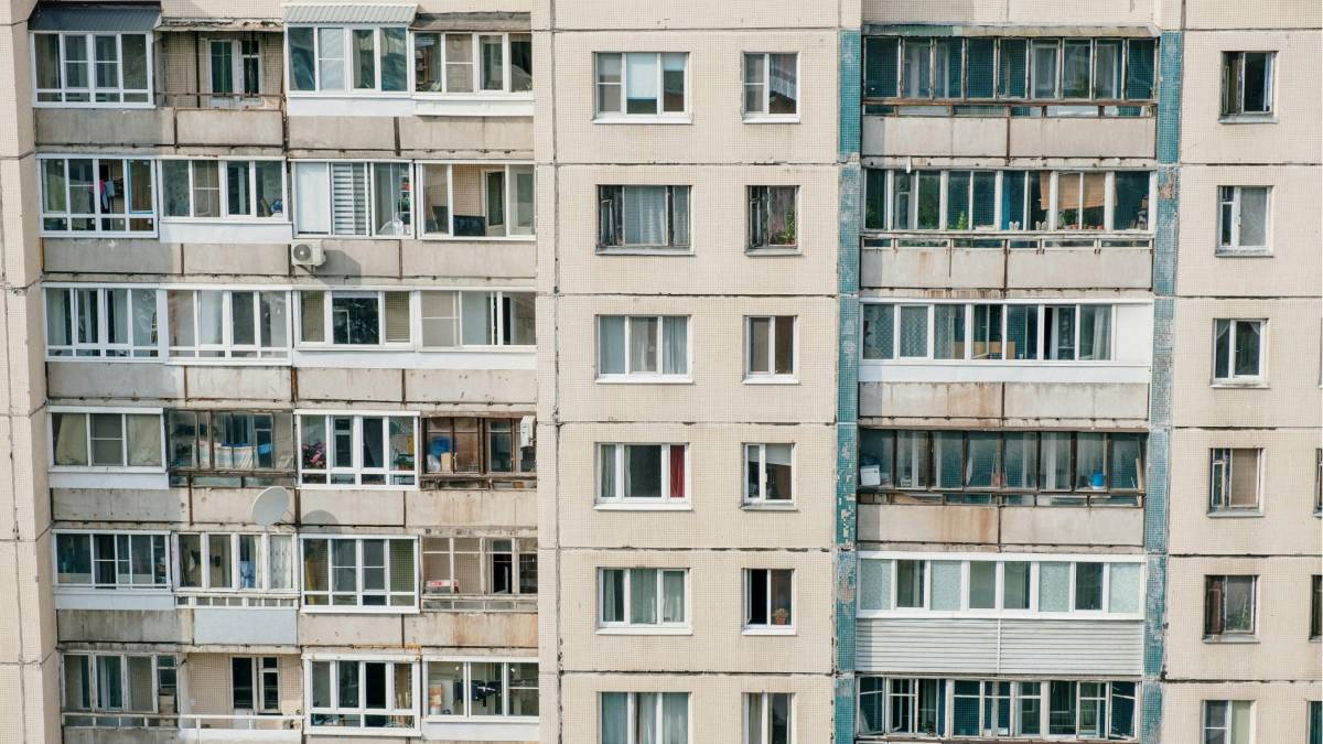 Porém, quando o equipamento é colocado por conta própria em corredores ou áreas comuns, a tentativa de aumentar a segurança pode acabar gerando conflitos, e até processos judiciais (Fotos: Pexels)