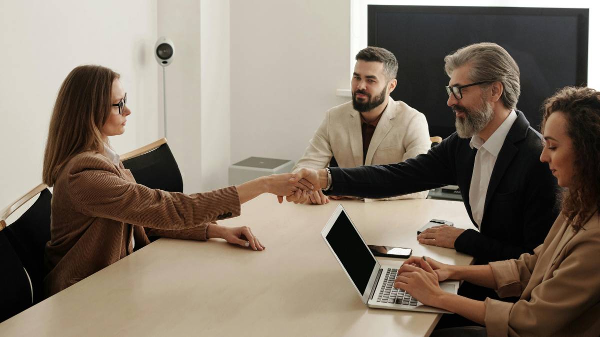 Um perfil no LinkedIn não funciona apenas como currículo: ele também ajuda a sinalizar área de atuação, especialidades e nível de atividade profissional (Foto: Pexels)