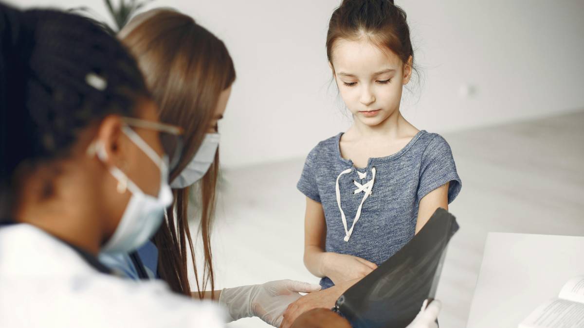 Especialistas alertam que pessoas com imunidade comprometida, crianças e gestantes têm maior risco de desenvolver formas graves de Mpox. (Foto: Pexels)
