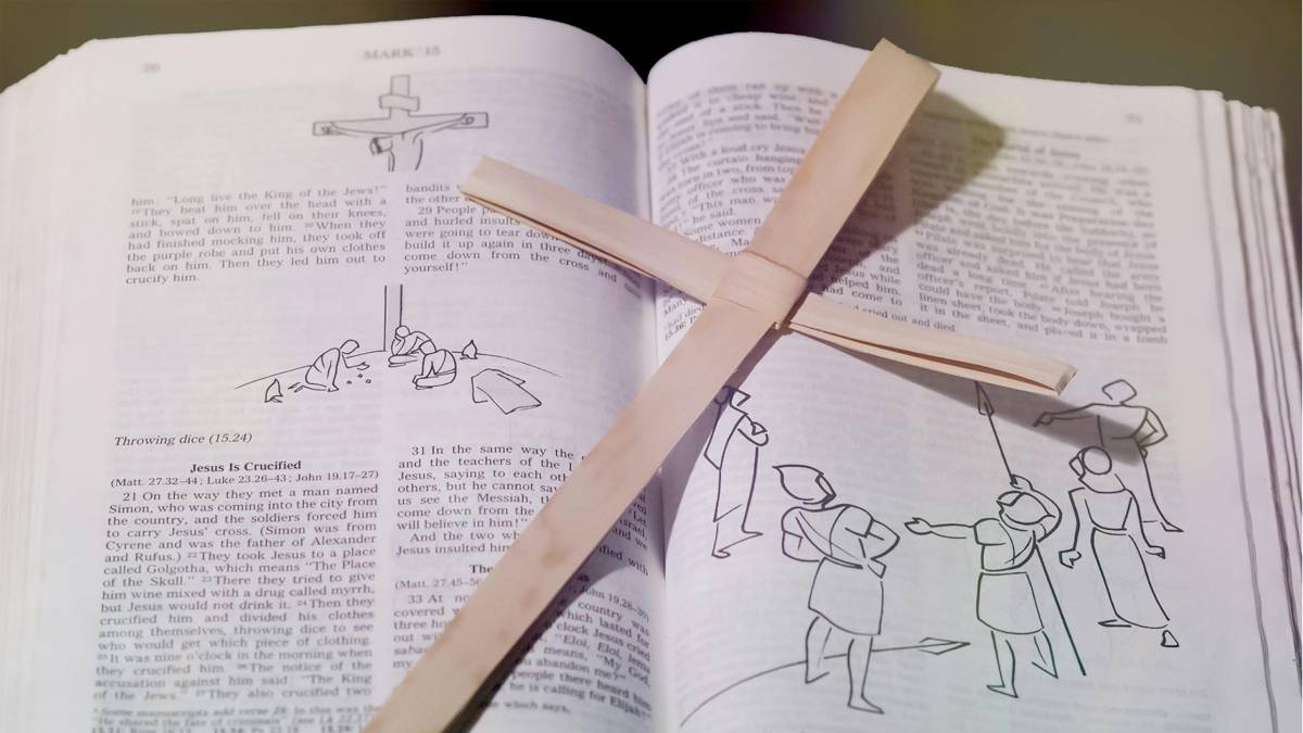 O Domingo de Ramos abre oficialmente a Semana Santa e relembra a entrada de Jesus em Jerusalém, quando foi recebido pelo povo com ramos e mantos pelo caminho