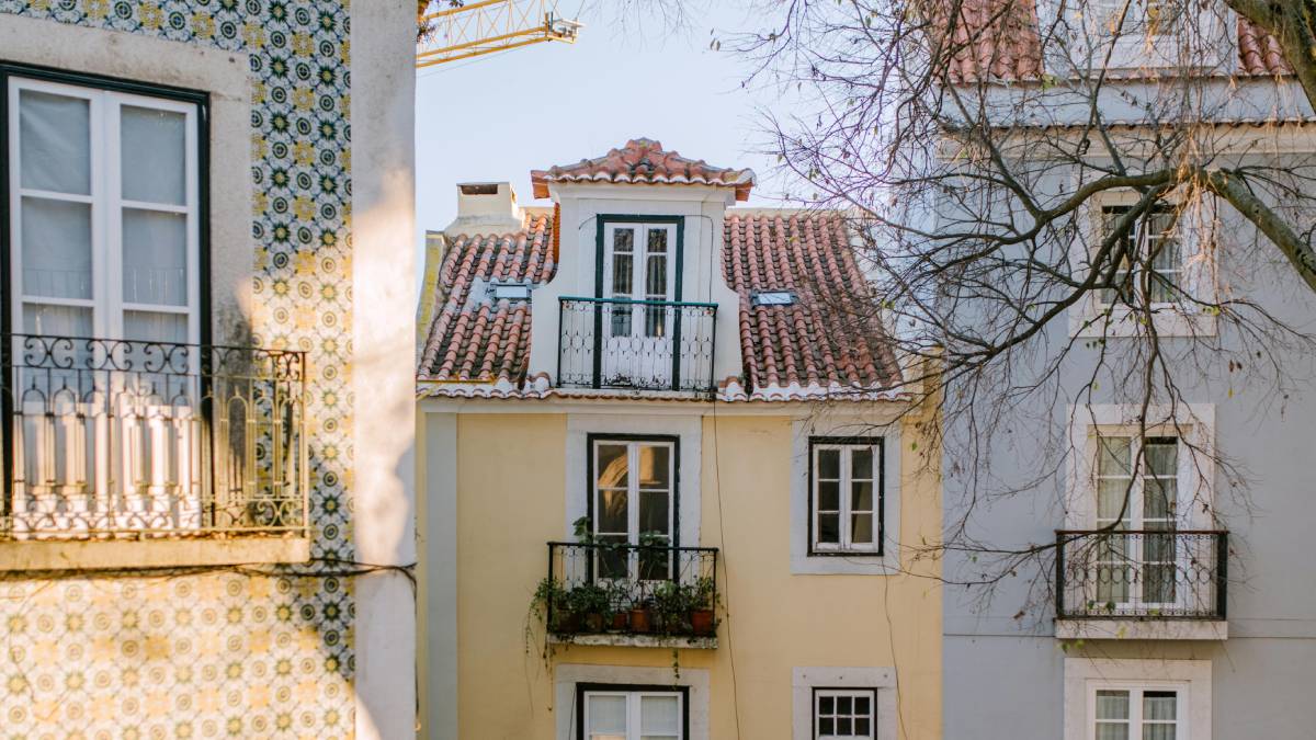 As áreas centrais e históricas seguem atraentes, mas a disputa por localização elevou o peso da moradia no orçamento (Foto: Freepik)