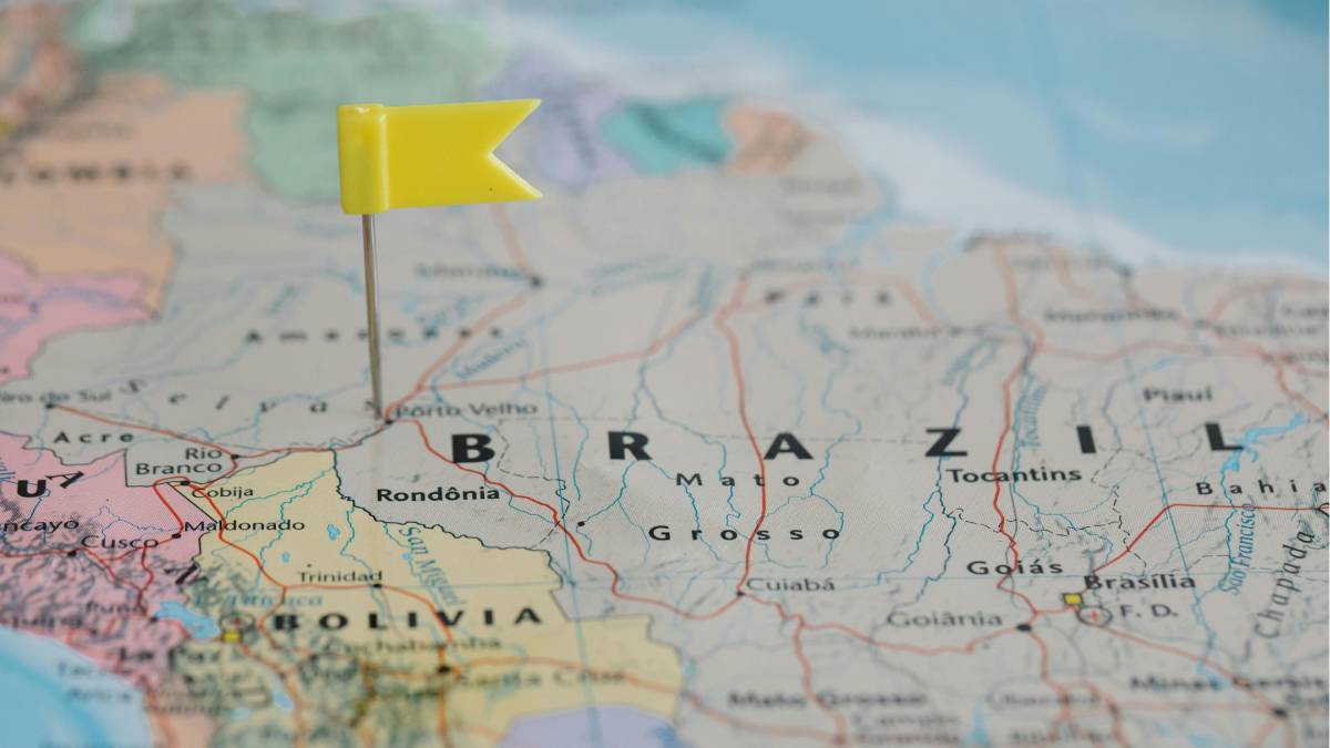 Mas afinal, o que acontece quando alguém é detido fora do próprio país? A resposta envolve leis locais, acordos internacionais e até diplomacia (Fotos: Pexels)