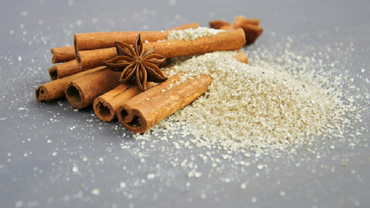 O tipo de canela importa: a cassia tem mais cumarina, que em excesso pode afetar o fígado.