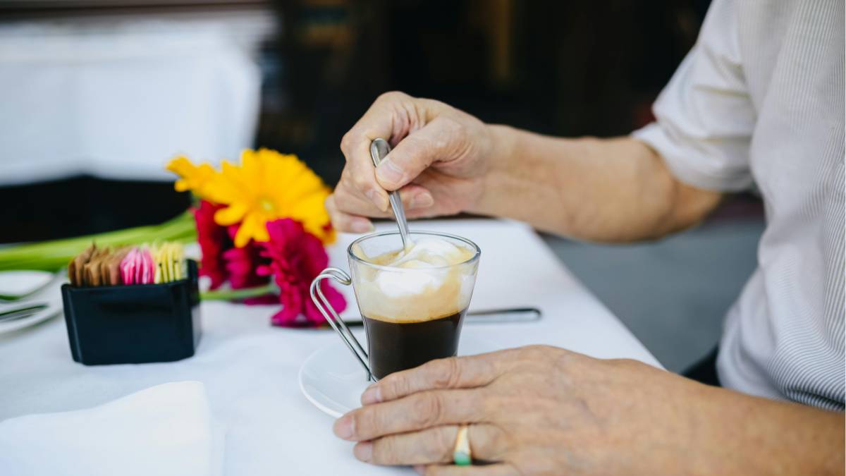 Tomar café todos os dias pode ajudar a proteger o cérebro, segundo pesquisa