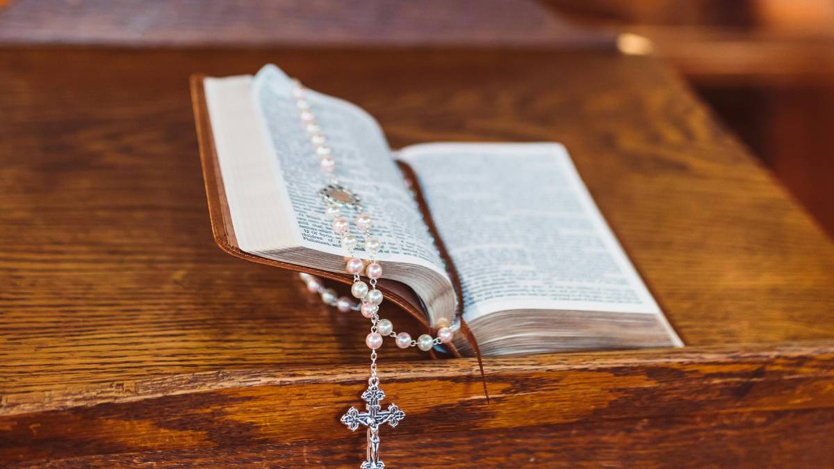 Para os católicos, a celebração marca o começo de um dos períodos mais importantes do calendário religioso e carrega uma mensagem forte de fé, humildade e preparação para a Páscoa (Fotos: Pexels)
