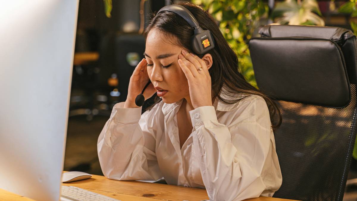 Depois de muitas microdecisões, até responder mensagens ou organizar a agenda pode parecer pesado (Foto: Pexels)
