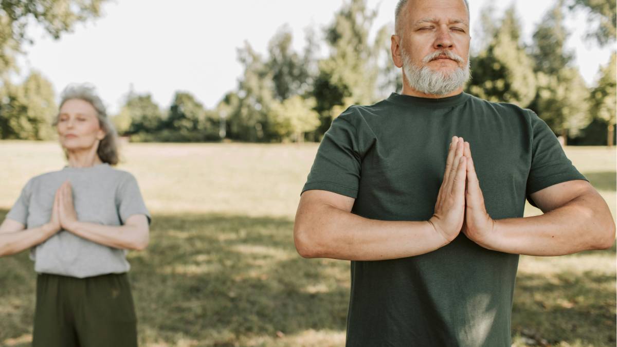 Sabia que existe uma prática simples, que exige poucos minutos e pode ser feita em qualquer lugar, capaz de trazer mais calma e foco ao seu dia?