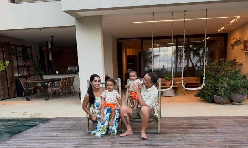 Ao lado de Ary Mirelle, o cantor João Gomes inaugurou uma mansão em Petrolina /Reprodução/Instagram