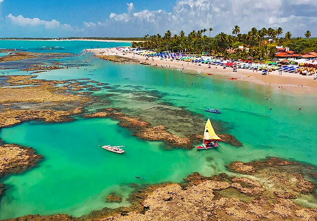 As piscinas naturais de Porto de Galinhas estão entre as praias mais procuradas do Nordeste. Foto: Wikimedia Commons