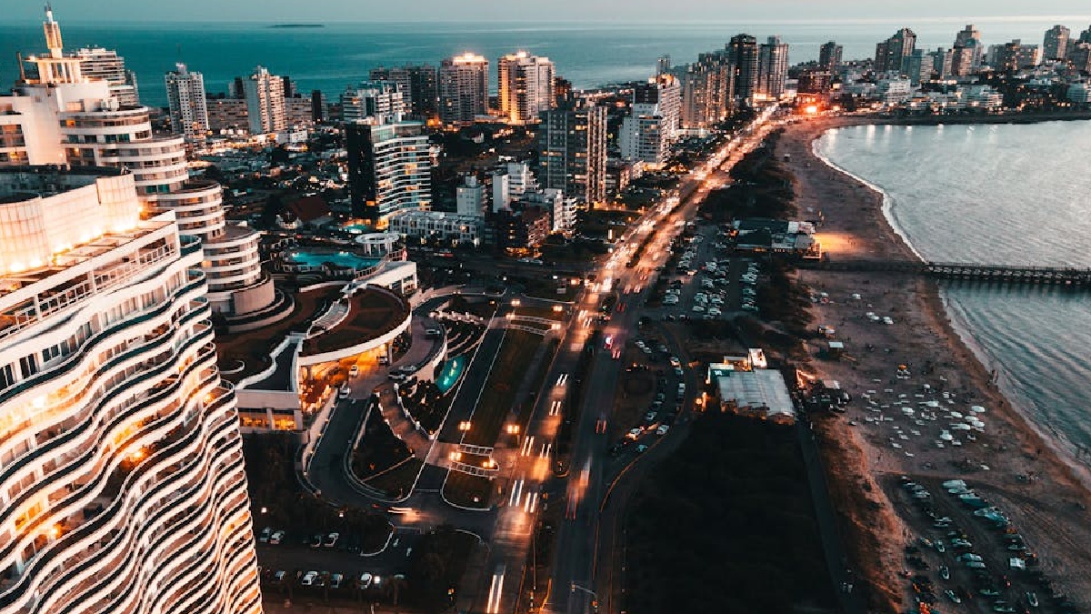 Punta del Este reúne atributos essenciais para novos viajantes que buscam paz e tranquilidade - (Pedro Slinger/Pexels)