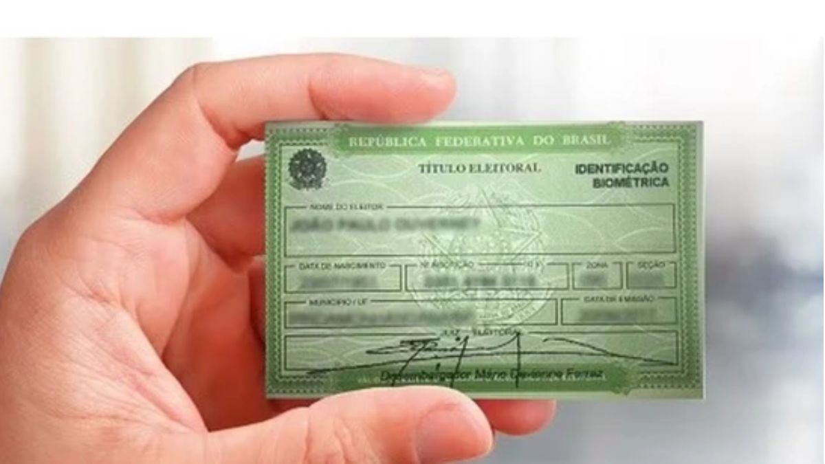Embora o título em papel seja tradicional, as funcionalidades digitais e os recursos de acessibilidade garantem a regularidade civil com muito mais autonomia. Reprodução/TSE