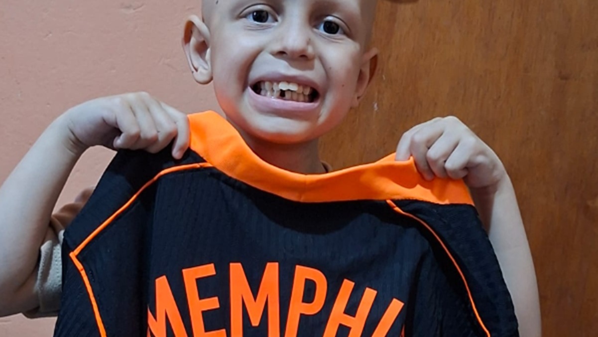 Samuel ganhou uma camisa de Memphis