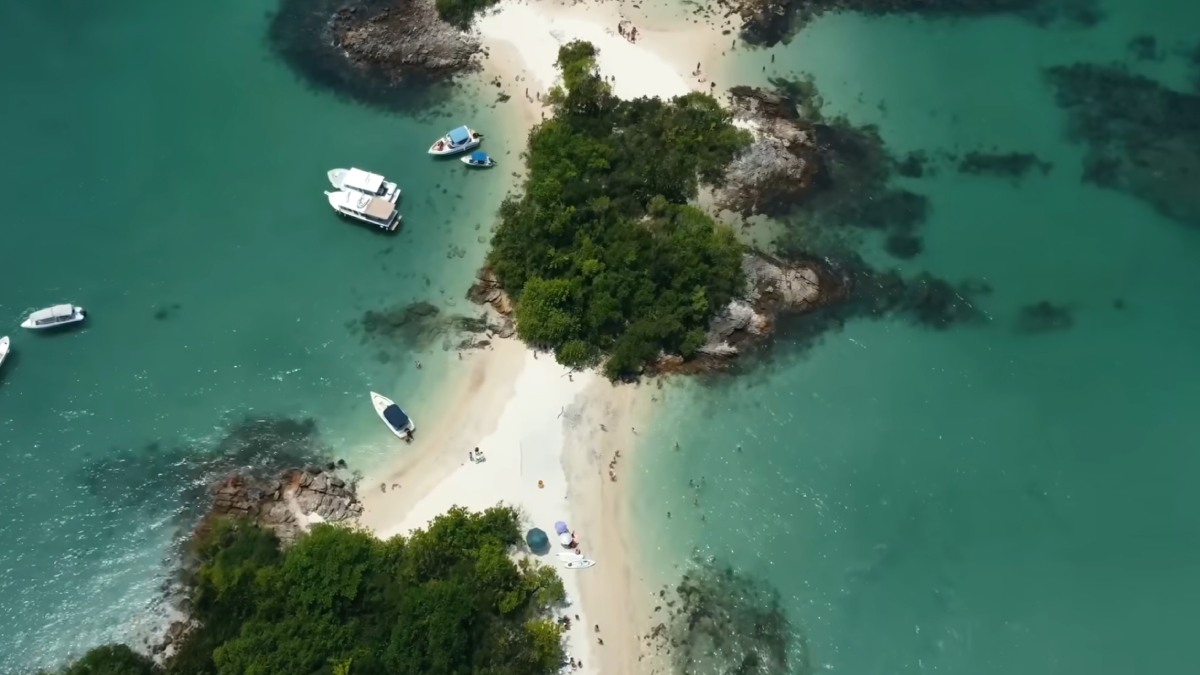 7. Destino combina tranquilidade, natureza e visual de cartão-postal. Foto: Reprodução/@Vamos Fugir Blog/YT