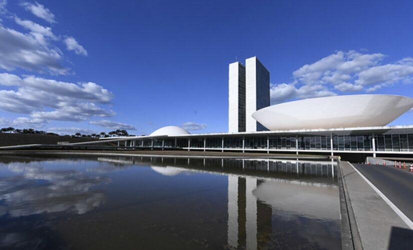 Um senador brasileiro ganha R$ 46,3 mil por mês/Jefferson Rudy/Agência Senado