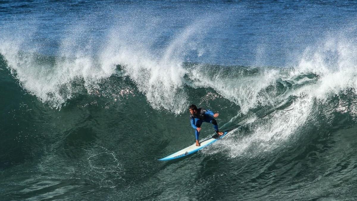 Surfe: o clássico das praias brasileiras. Se você quer aprender ou evoluir, a "Ilha da Magia" (Florianópolis/SC) é o destino certo. Praias como a Joaquina oferecem ondas consistentes e ótimas escolas para quem está começando. Foto: Jose B. Garcia Fernandez/Pixabay
