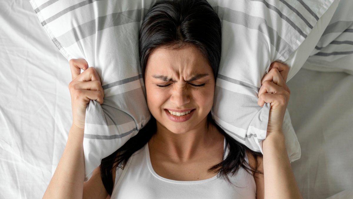 Quando o horário de descanso muda muito entre semana e fim de semana, o corpo reage como se tivesse atravessado um fuso horário, fenômeno conhecido como "jet lag social"
