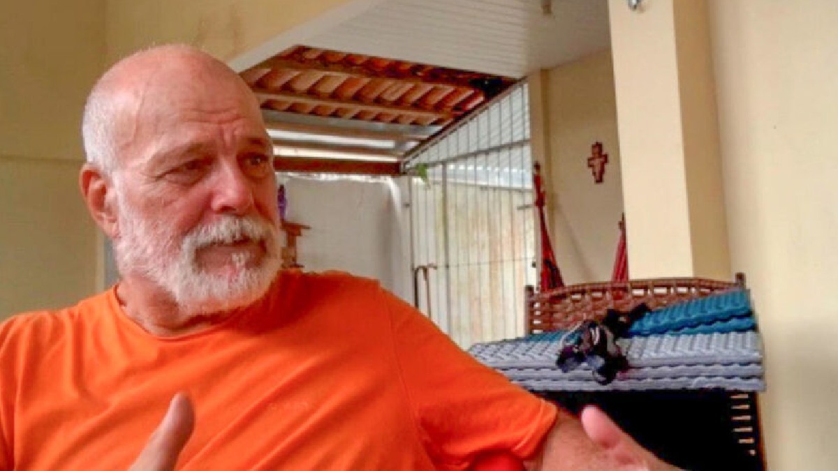 Aos 74 anos, Claudio Veiga prova que o tempo não é um limite, mas um convite. Ao lado da esposa Cíntya, o ciclista percorre 2 mil quilômetros por ano pelas estradas do Nordeste, trocando a pressa da chegada pela contemplação de cada pedalada. Uma jornada onde o propósito vale muito mais que a performance. Foto: Joseph Silva/Gazeta de S. Paulo
