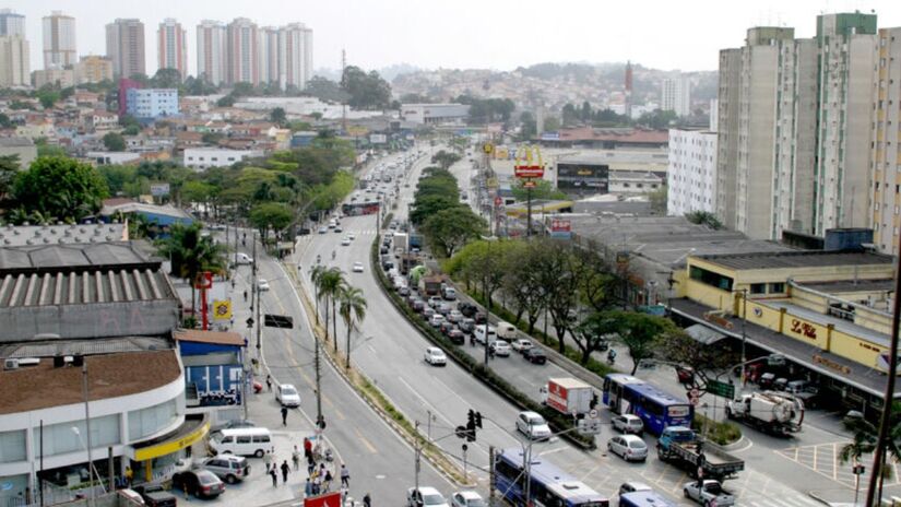 Conexão metropolitana: O processo de adensamento urbano em Taboão da Serra é acompanhado pela expectativa de expansão da Linha 4-Amarela, que promete integrar ainda mais o município à dinâmica da capital paulista. Foto: Thiago Neme/Gazeta de S.Paulo