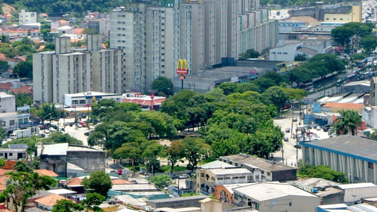 Até meados do século 20, a área de Taboão da Serra era formada por sítios, chácaras e olarias ligadas a Itapecerica da Serra.