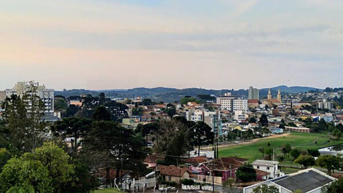 Vista aérea mostra a forte arborização urbana que marca a paisagem de Maringá. Foto: Wikimedia Commons