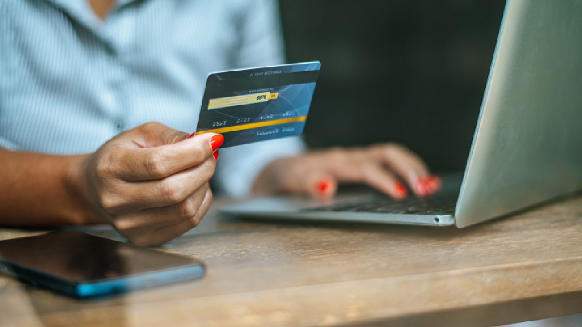 A estratégia fundamental é o pagamento integral da fatura até a data de vencimento