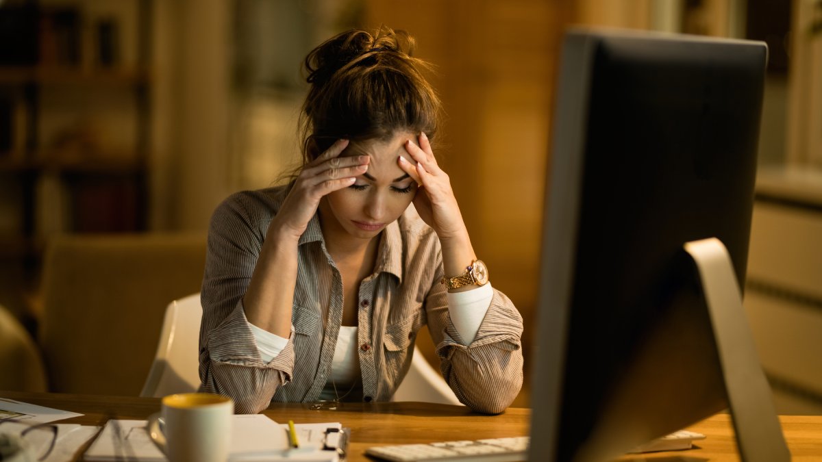 Ajustes simples na rotina, como consumir mais fibras, beber água e dormir bem, podem ajudar o corpo a recuperar o equilíbrio rapidamente (Fotos: Freepik)
