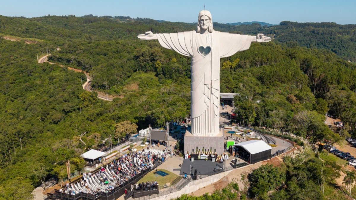 O maior Cristo do mundo não está no Rio, e sim em Encantado, no interior do Rio Grande do Sul (Foto: Maurício Tonetto/Secom RS)