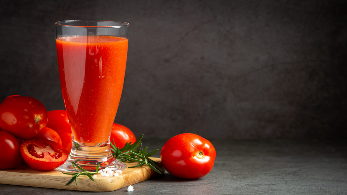 Tomates frescos são base de uma bebida com efeitos ainda em análise - Freepik