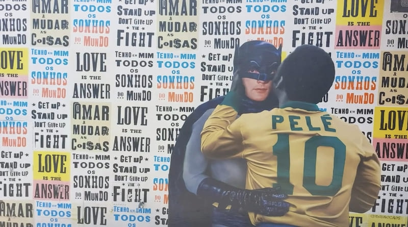 Até o rei Pelé aparece no beco