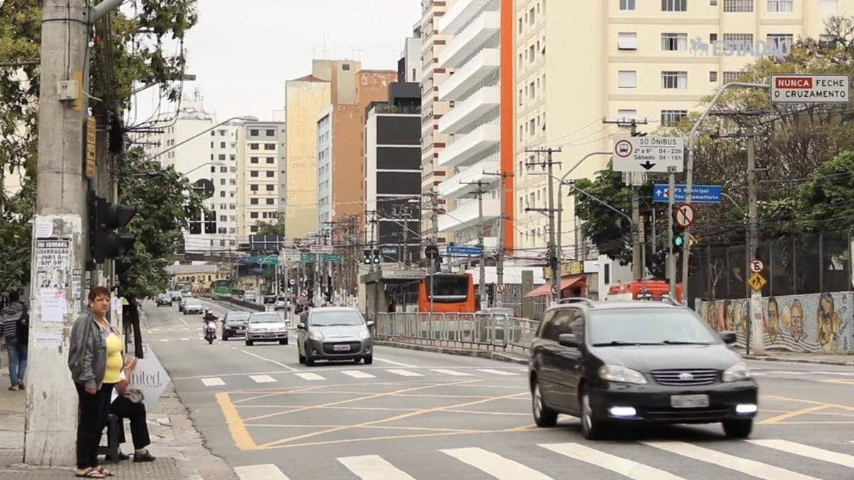 Vista urbana da Barra Funda mostra o contraste entre o passado industrial e a nova cena criativa - Reprodução/ YouTube