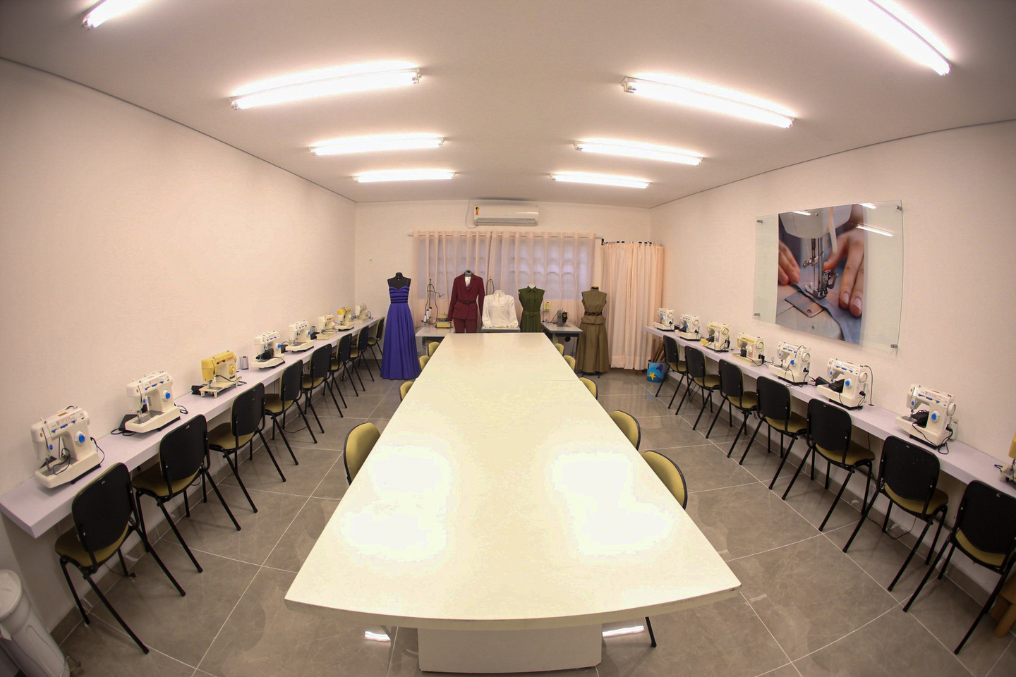 Taboão da Serra inaugura Escola de Moda e Beleza com 25 cursos gratuitos.