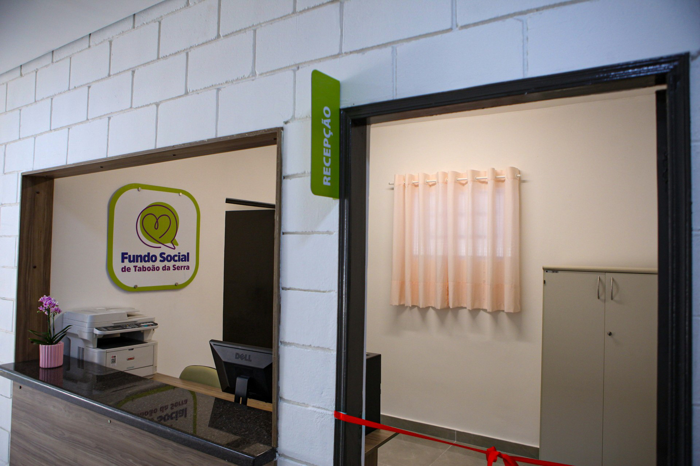 Administração municipal inaugurou, nesta quarta-feira (8/4), a nova Escola de Moda, Beleza e Estética, no Jardim Saporito.