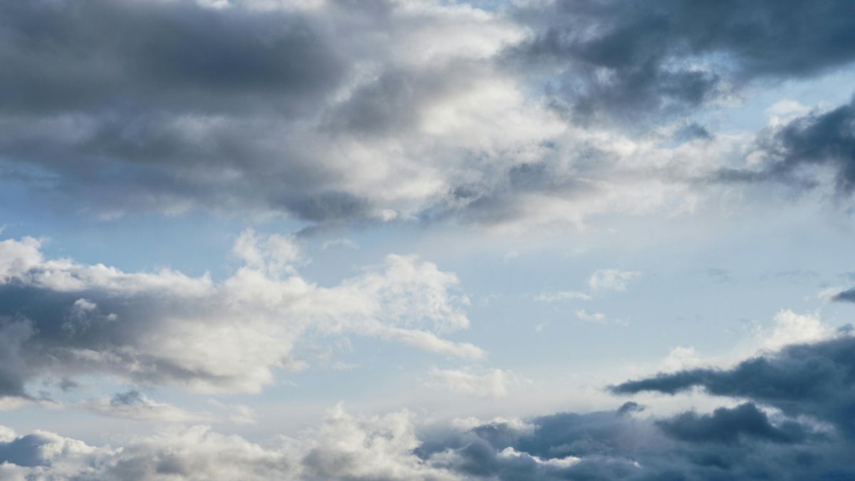 Quando o contraste aumenta no céu, o cérebro começa a testar formas conhecidas no que está vendo (Foto: Pexels)