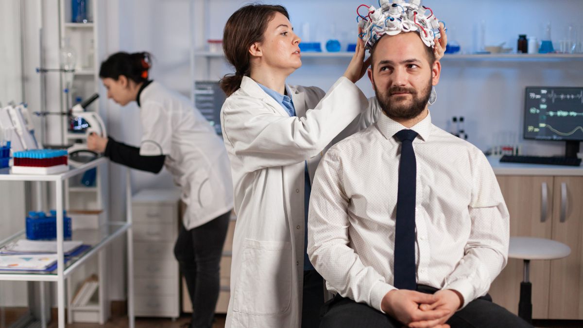 Cientistas investigam se vesículas aplicadas pelo nariz podem abrir um novo caminho contra o declínio cognitivo ligado ao envelhecimento (Foto: Freepik)
