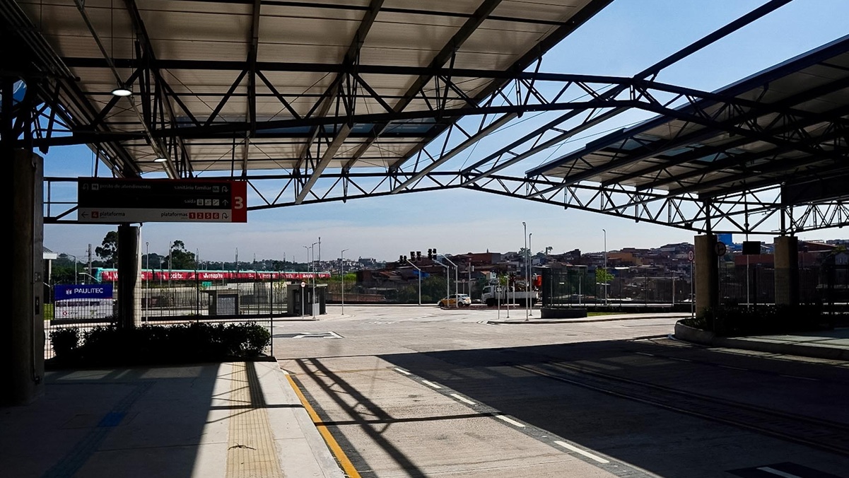 A operação das primeiras linhas de ônibus começa nesta terça-feira/Sergio Barzaghi/PrefSP