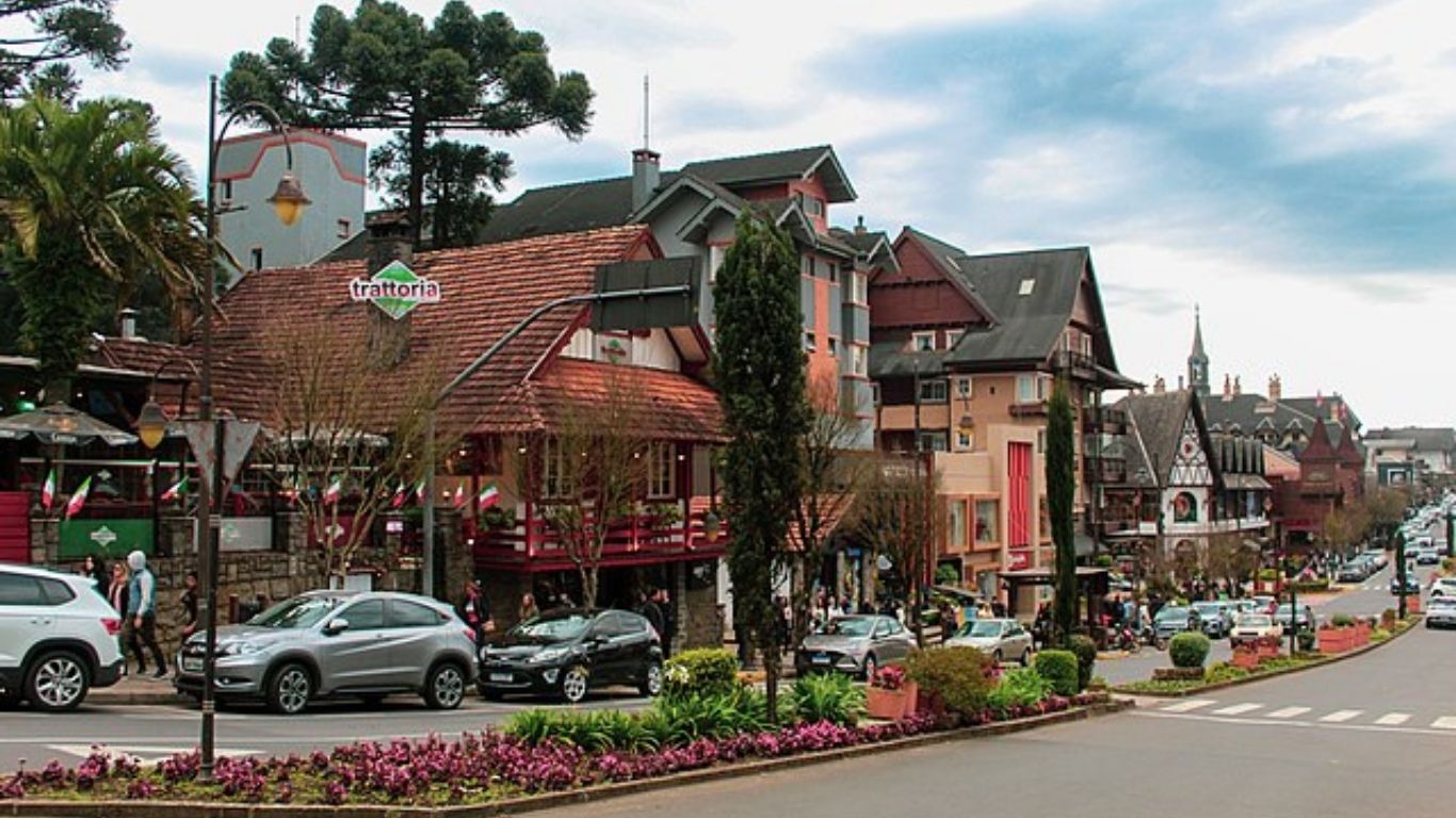 Mas existe um lugar que quebra completamente esse padrão: Gramado (Foto: Yeuxpapilon/ Wikimedia Commons)