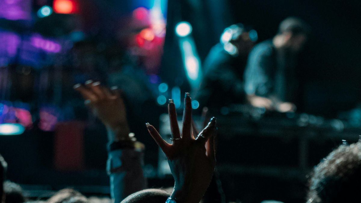 O hobby de fã virou um acervo raro com performances de uma era anterior aos celulares e às redes sociais (Foto: Pexels)
