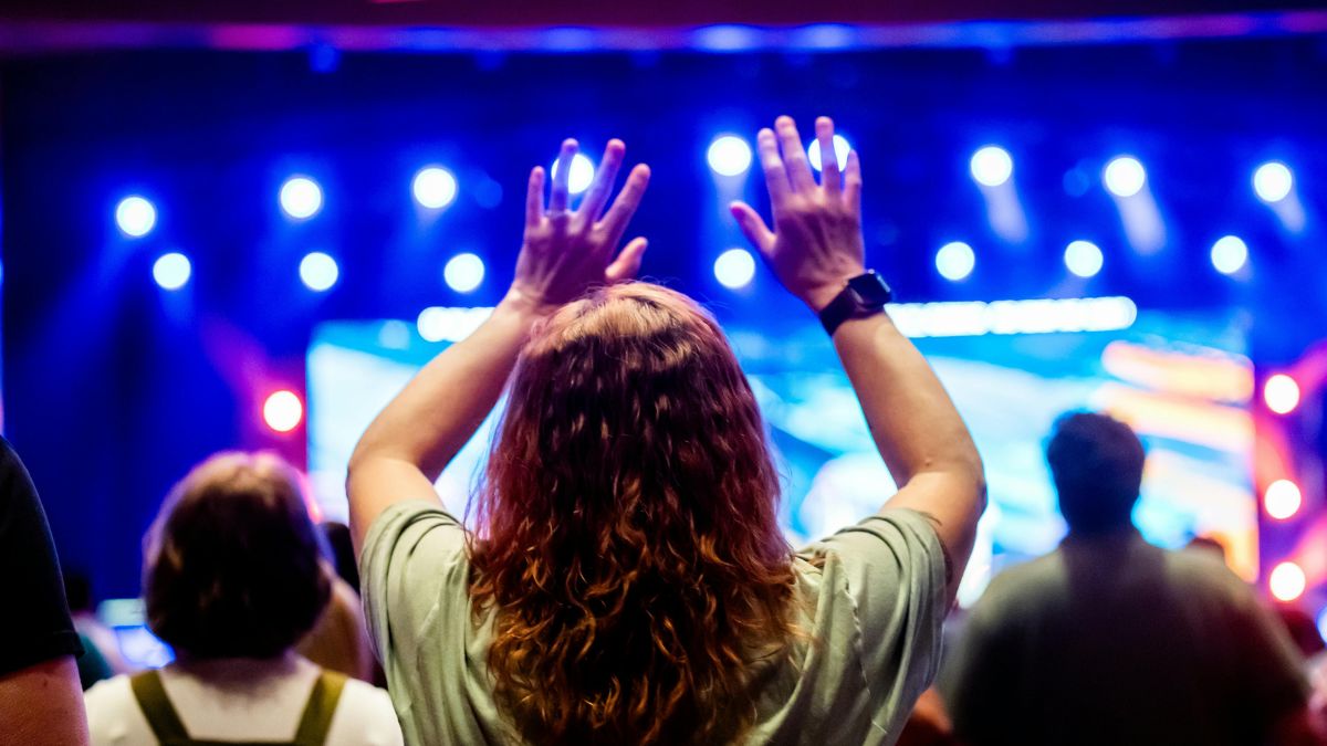 Em caixas de fitas, ele preservou apresentações que hoje ajudam a contar a história de uma geração inteira da música (Foto: Pexels)