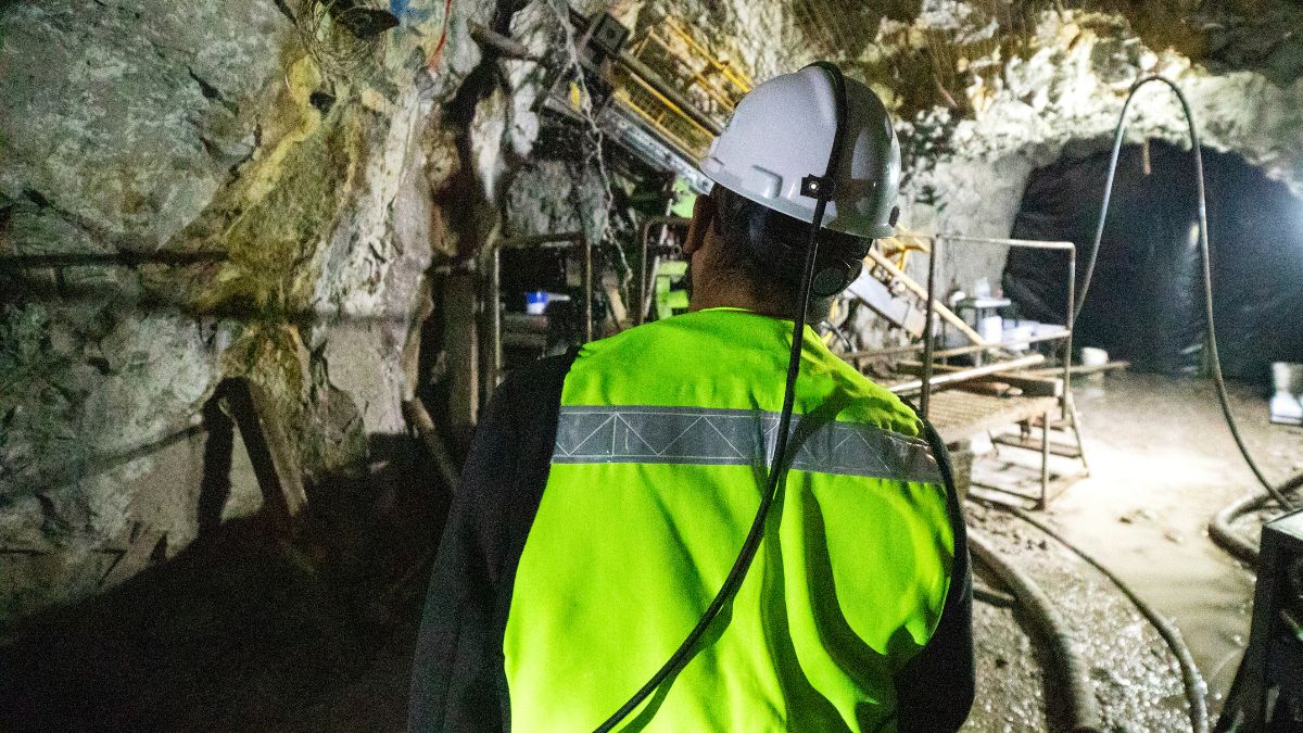 O tempo de serviço reduzido para 15 anos é garantido pela alta exposição a riscos em frentes de mineração subterrânea. Canvas